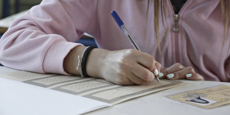 Πανελλαδικές: Πέντε μαθήματα για τους υποψηφίους των ΕΠΑΛ – Θύελλα για τη Φυσική των Γενικών Λυκείων